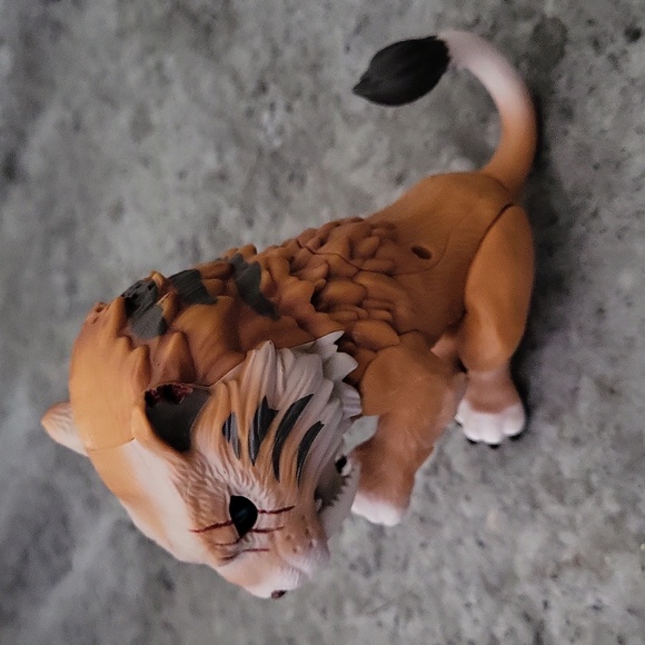 Fingerlings Sabre Tooth - Picture 4 of 4